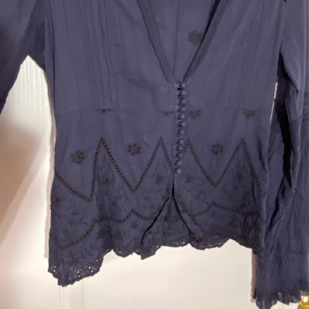 Y2K LaROK Embroidered Eyelet Bell Sleeve Ruffle Trim Scalloped Hem Top Navy M - Picture 3 of 8